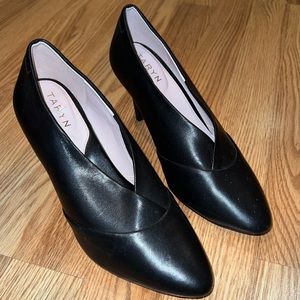 Taryn by Taryn Rose‎ Black Criss Cross Leather Pumps